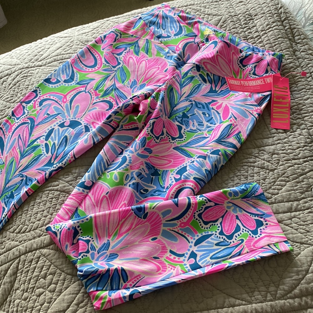 Lilly Pulitzer Luxletic Pink and Blue Floral Cropped Golf Pants NWOT - Picture 2 of 8